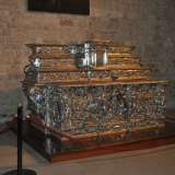 L'altare d'argento immortalato frontalmente